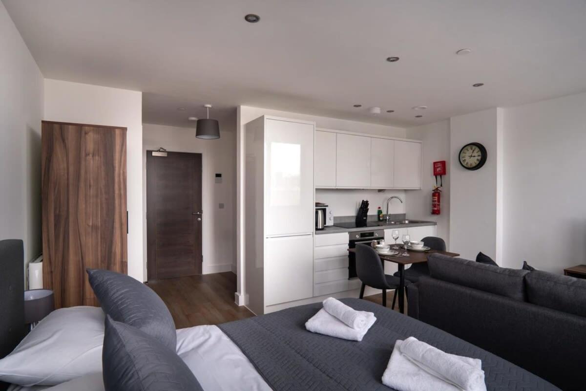 Stay Zeni, Alexandra Rise Manchester Chic Studio المظهر الخارجي الصورة